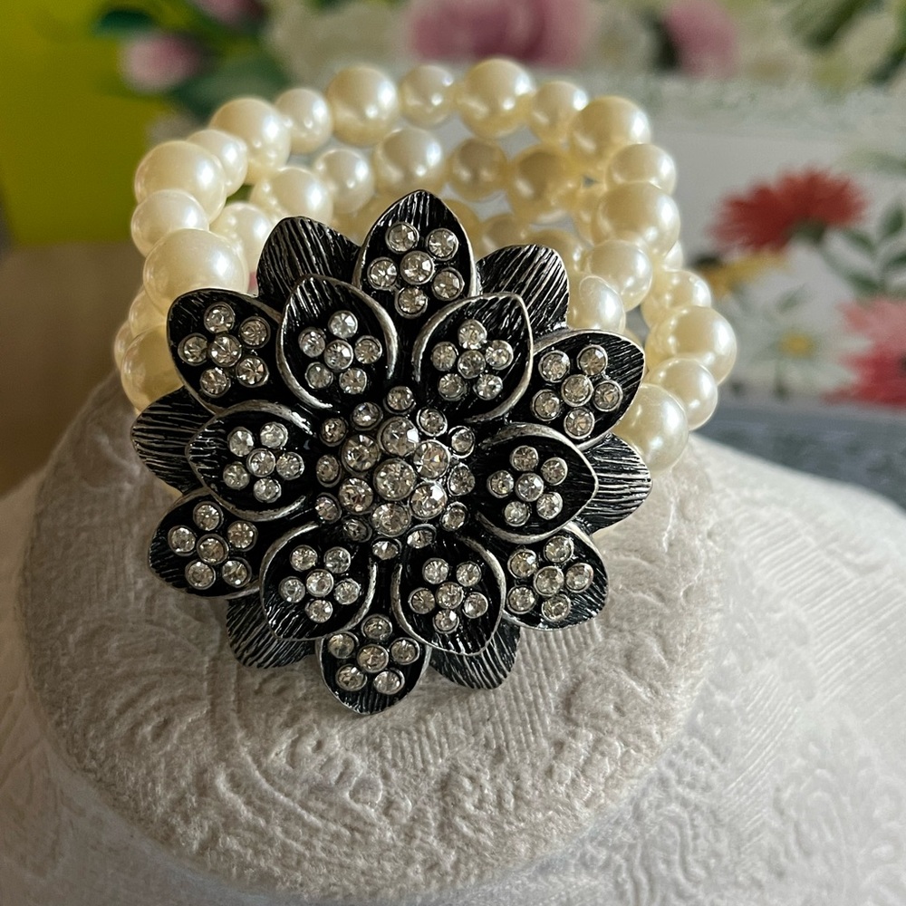 Flower Crystal Faux Pearls Stretch Bracelet